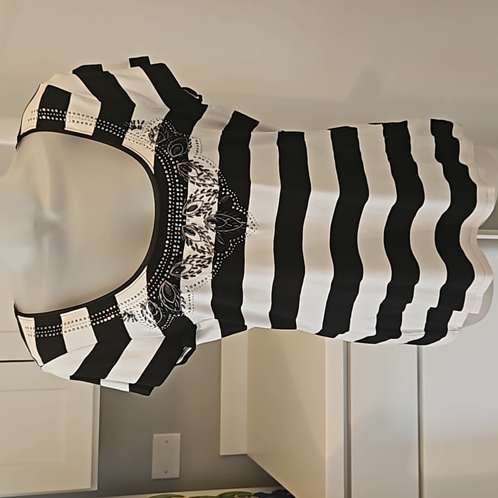 White House Black Market T-Shirt Stretch Fabric Sz. M Jeweled Front Sz. M
